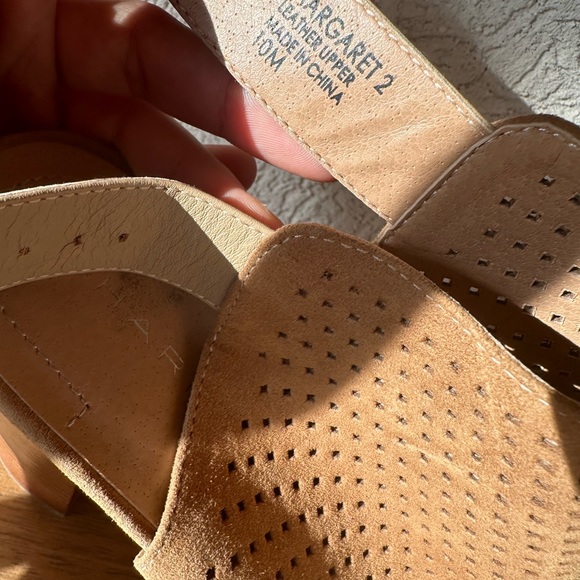 Tahari Margaret 2 Camel Suede Cut Out Peep Toe Slingback Block Heels Womens 10 - Picture 4 of 13